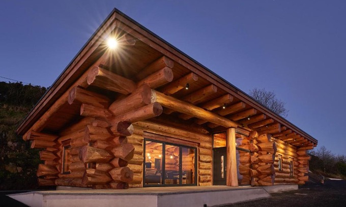Bushmills Cabin | Aurora