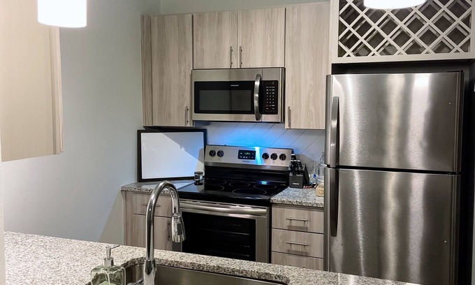 Summerville Apartment | Aurora Resort- WiFi + Free bottle of Wine