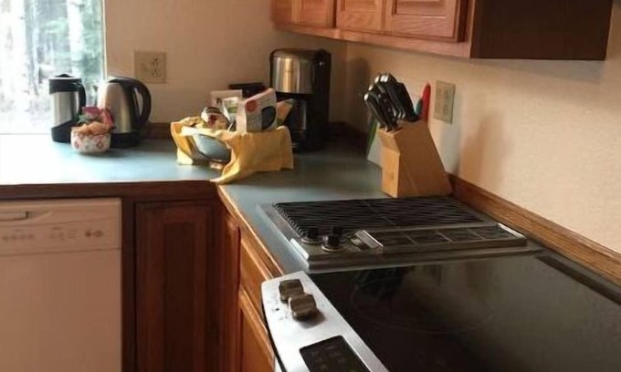 Fairbanks Apartment | Aurora SkyFire Manor