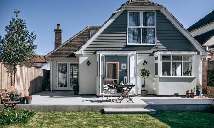 Southbourne Apartment | Aurora- Three bedroom home in Southbourne with garden and parking