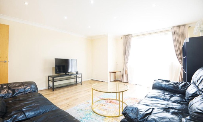 Hendon Apartment | Austin David Apartments - Hendon Pad
