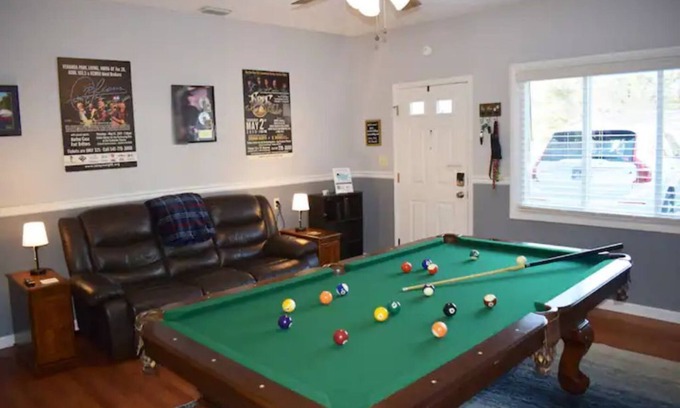 Johnson City House | Austin Springs Family Retreat