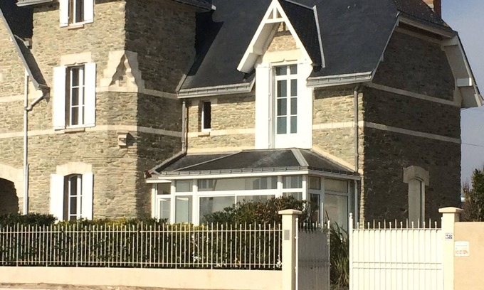 Saint-Gilles-Croix-de-Vie Villa | AUTHENTIC BALNEAIRE VILLA FACING THE SEA AND BOISVINET BEACH - EXCEPTIONAL VIEW