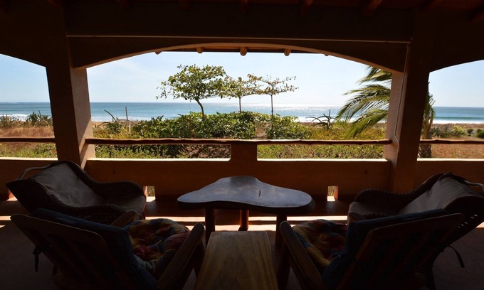 Junquillal House | Authentic Costa Rica Beachfront 3BR - Casa JolRay