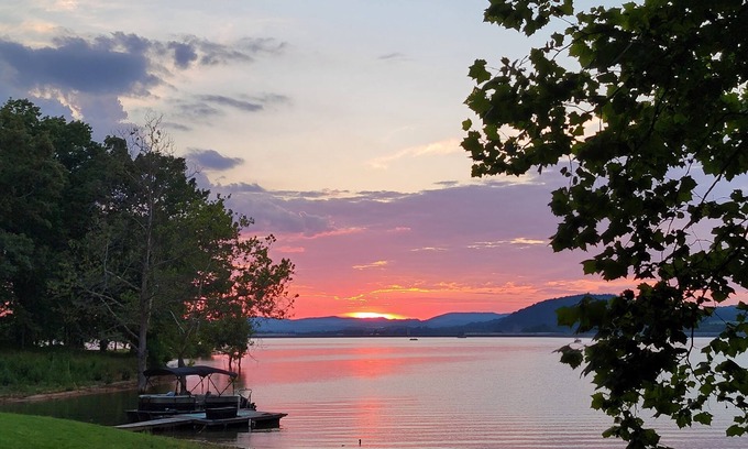 Jefferson City Cabin | AUTHENTIC LAKEFRONT LOG CABIN-SLEEPS 10. PRIVATE DOCK. FIREPIT.