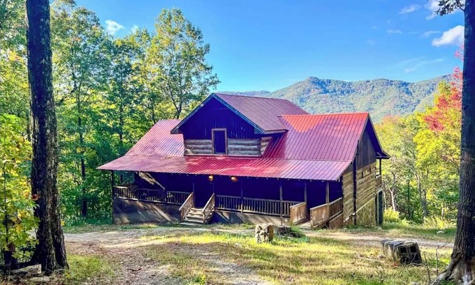 McGrady Cabin | Authentic Log Cabin on Dancy Mountain near McGrady, North Carolina