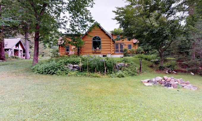 Greenville House | Authentic Maine Log Cabin