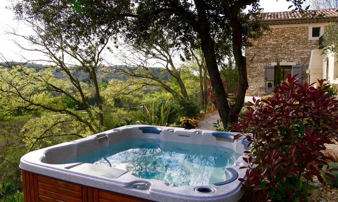 La Roque-sur-Pernes House | Authentic Provencal shed and its SPA on an exceptional site