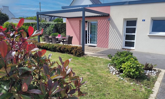 Treffiagat House | AUX AQUARELLES DE LINETTE, GROUND FLOOR, LABEL GITES DE FRANCE, DOG ALLOWED