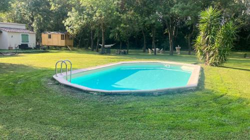 Tarascon Apartment | AUX PORTES DE LA CAMARGUE STUDIO BALNEO PISCINE