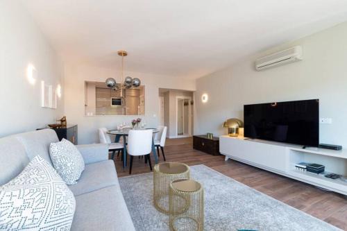 Sao Jose Apartment | Av. da Liberdade comfortable apt with balcony