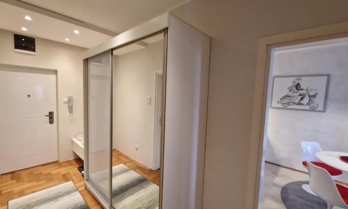 Kikinda Apartment | Ava