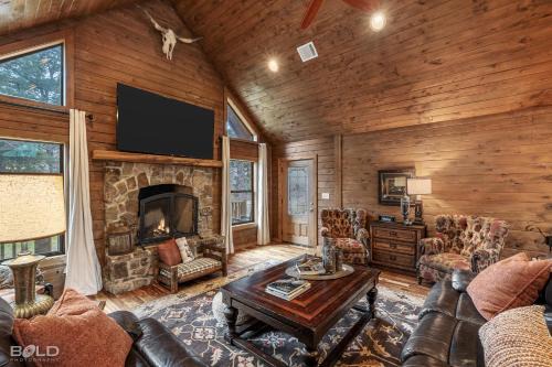Shreveport House | Avail This Weekend! Hot Tub, Kayaks & Canoes!