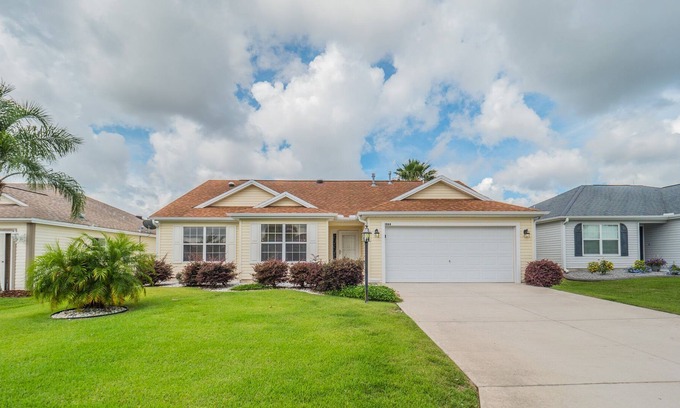 Virginia Trace House | Available 2024! Only 1 mile to Lake Sumter!