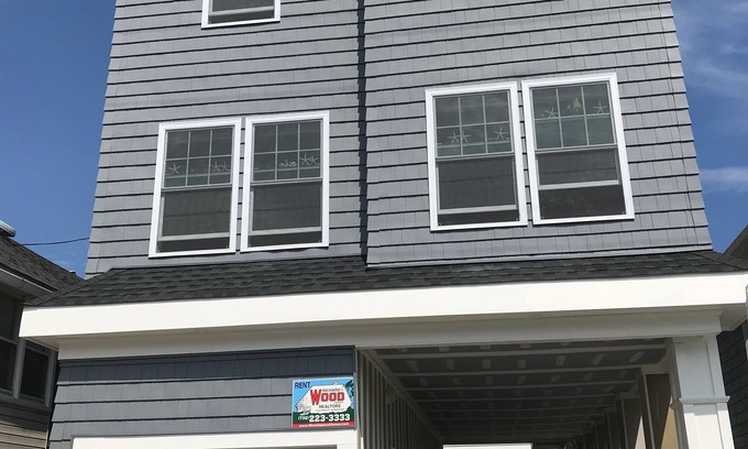 Manasquan House | *Available for Winter Rental* Footsteps to the beach! Perfect for families.