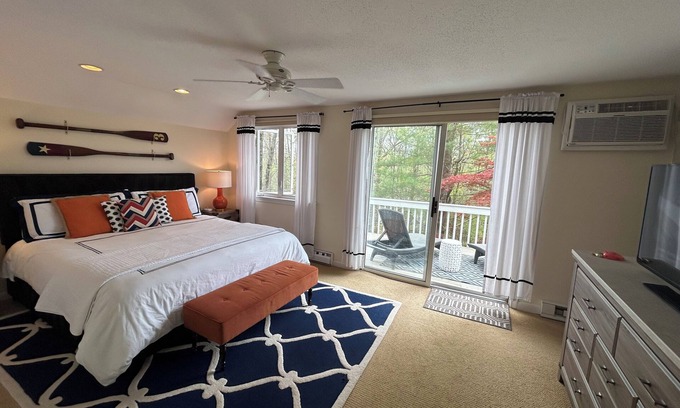 Goshen House | Available ski season 2026! 4 Bedroom 3 full bath, 10 minutes to Mohawk Moutain