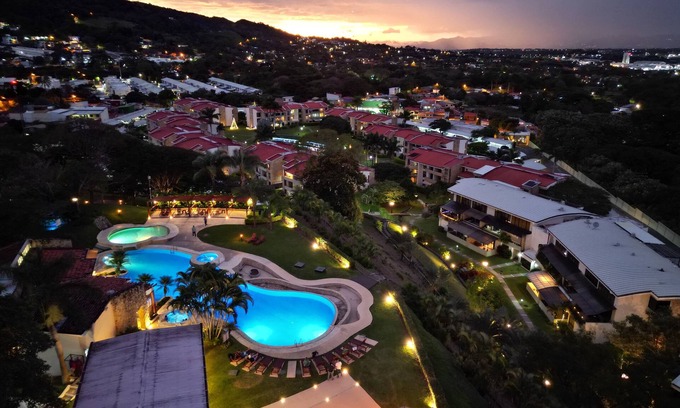 Santa Ana Apartment | AVALON COUNTRY CLUB APARTMENT, SANTA ANA, COSTA RICA.