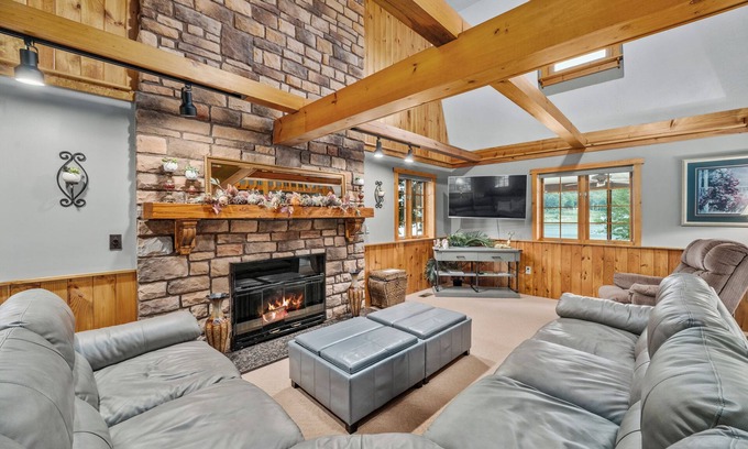 Logan Cabin | Avalon Villa-Panoramic Lake Views-Hot Tub-Game Room-Kayaks-Canoes-Bikes-Play Grd
