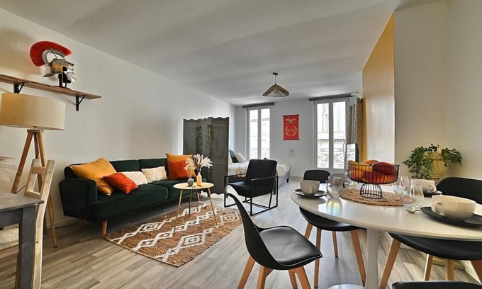 Saintes Apartment | Ave César - City Center, 4K TV, Gallo-Roman, Netflix