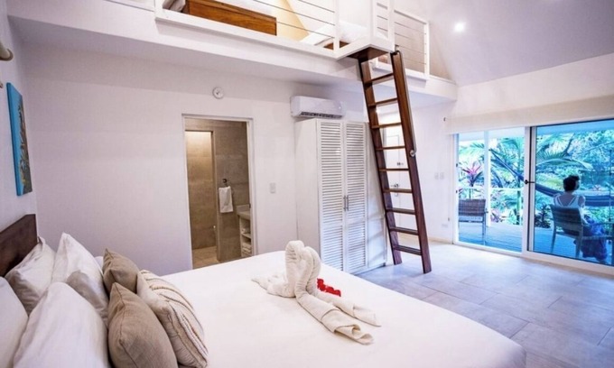Montezuma Hotel | Aves Deluxe King Room & Open Loft Room Twin Beds-Kitchenette-2Pools-Yoga-Gym