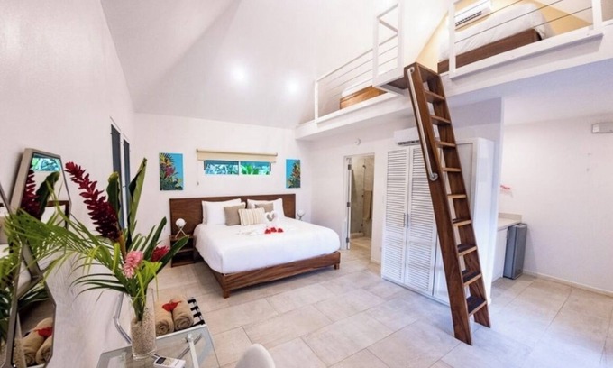 Montezuma Hotel | Aves Deluxe King Room & Open Loft Room Twin Beds-Kitchenette-2Pools-Yoga-Gym