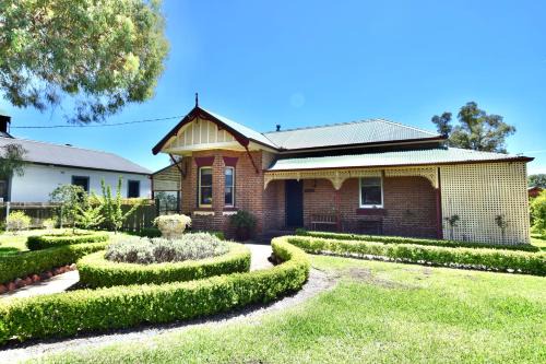 Central Mudgee House | Avoca House - Gorgeous Federation Home