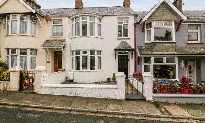 Borth-y-Gest House | Avondale