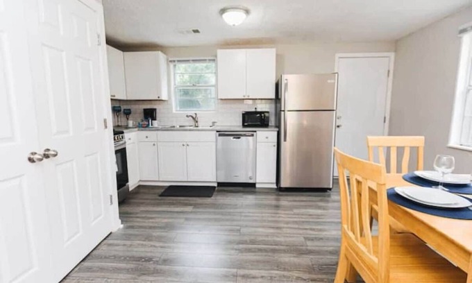 Forest Park House | Avondale Home, Mins to Downtown-Forest Park Place