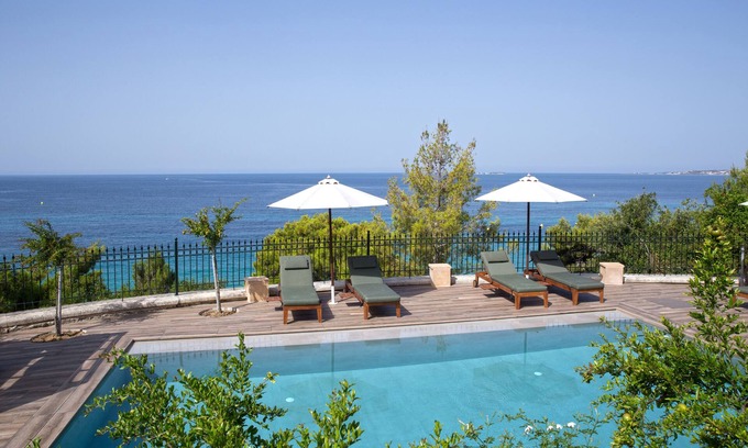 Lassi Hotel | Avra Private Suites