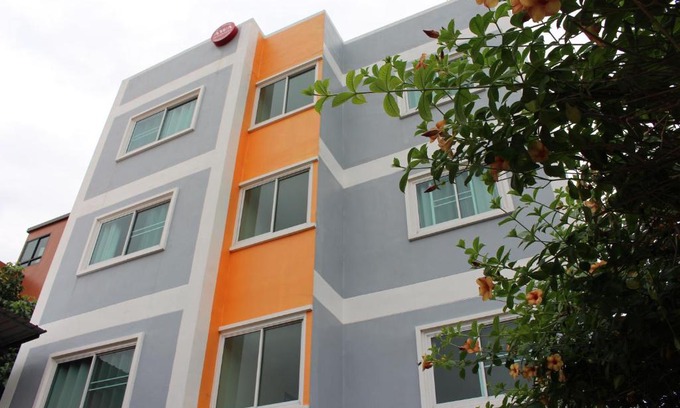 Sanambin Hotel | Awa Don Muang
