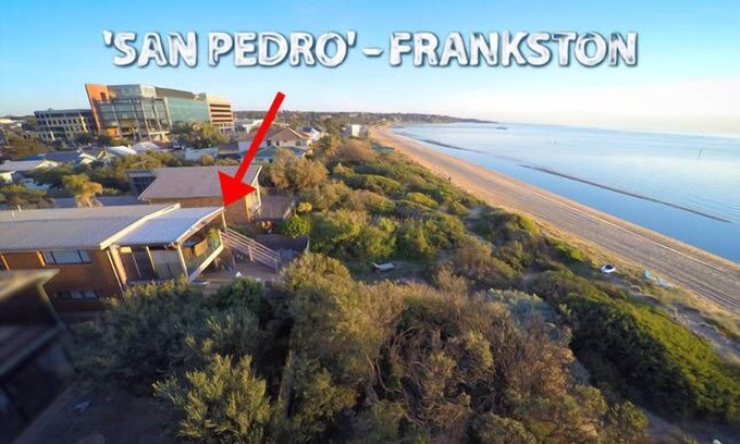 Frankston Villa | Award Winning Beach Front Retreat