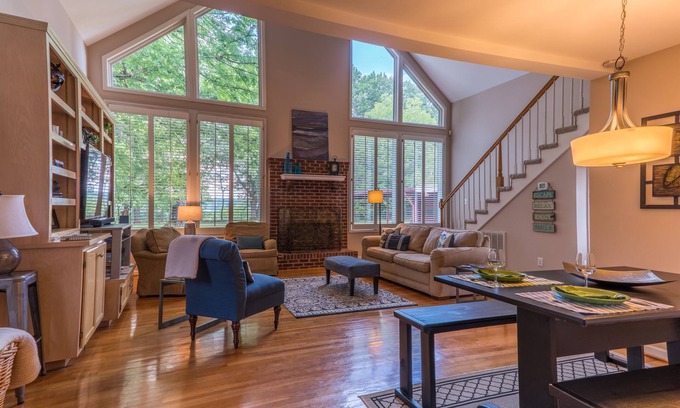Donelson Apartment | Award Winning Chalet Retreat-Downtown Nashville Opry and More! Premier Partner