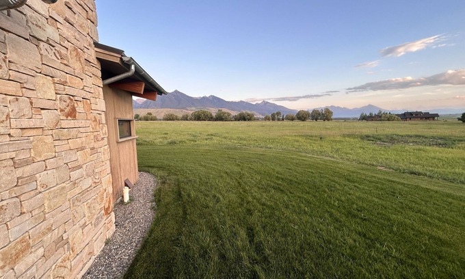 Livingston House | Award winning home in Paradise Valley, Montana, access to the Yellowstone River!