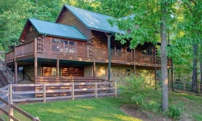 Seymour Cabin | Away From It All