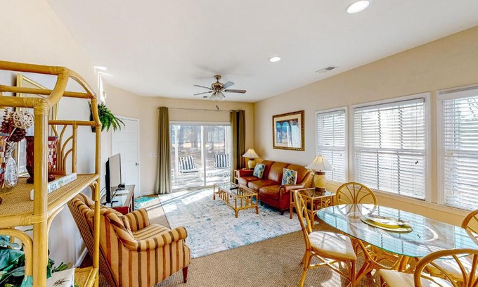 Sea Trail Apartment | Away on Avian - Unit #3406