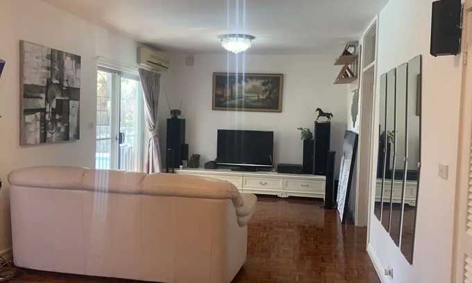 Riverview House | Away without Leaving- Cheerful one Bedroom with view to lane cove river