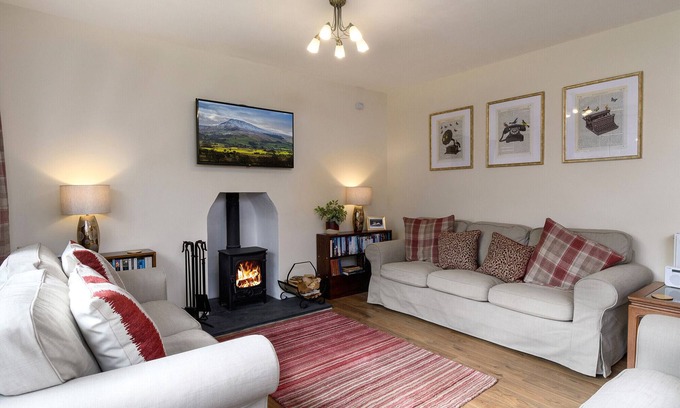 Beddgelert Cottage | Awel Y Grug - Four Bedroom Cottage, Sleeps 8