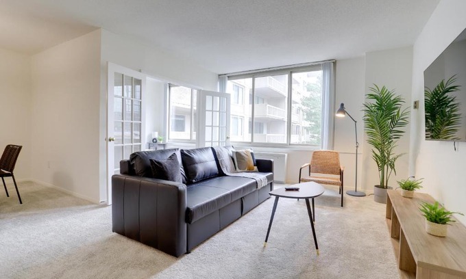 Aurora Highlands Apartment | Awesome 1 BR Apt + Den At Crystal City With Gym