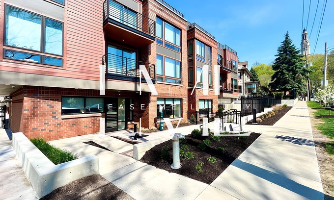 University Circle Apartment | Awesome 2-bedroom apartment in Cleveland with AC, WiFi, fitness room