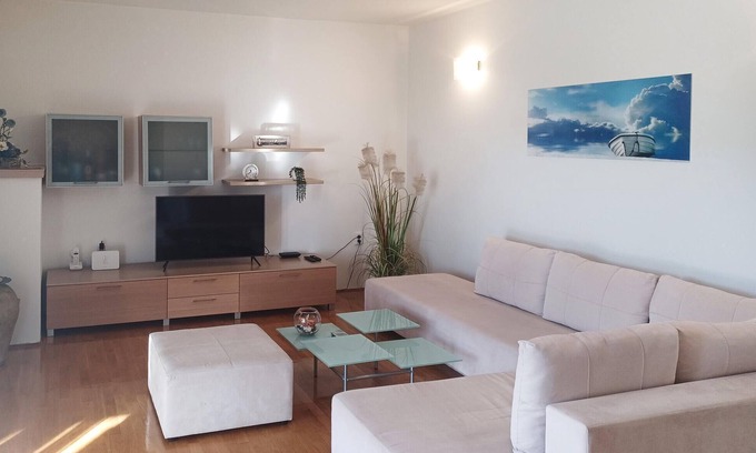 Ist Apartment | Awesome apartment in Otok Ist with WiFi