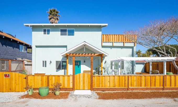 Opal Cliffs House | Awesome Beach House 1 block from Pleasure Point