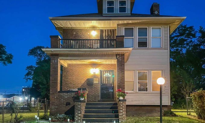 New Center Detroit Apartment | Awesome Detroit Apartment < 3 Mi to Midtown!