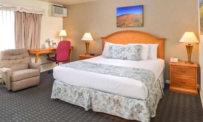 Solvang Hotel | Awesome Find! 4 Units, Outdoor Pool, Close to Elverhøj Museum of History and Art
