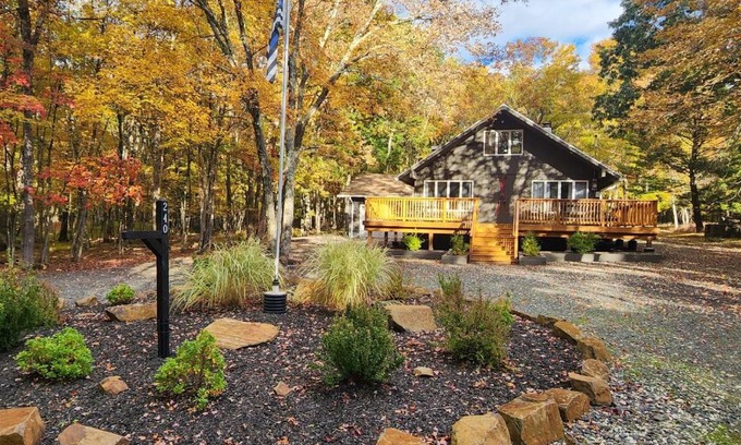 Albrightsville House | Awesome home in Albrightsville with 3 Bedrooms, with an Outdoor Heated swimming pool