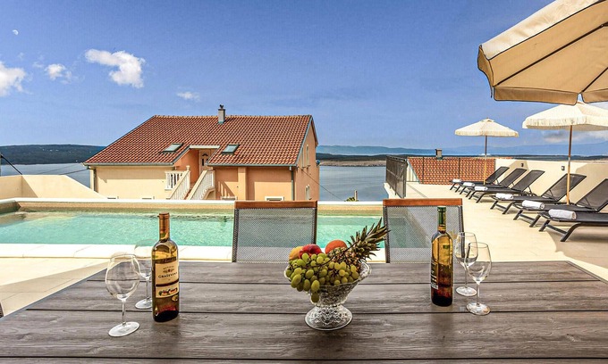 Klanfari House | Awesome home in Dramalj with WiFi
