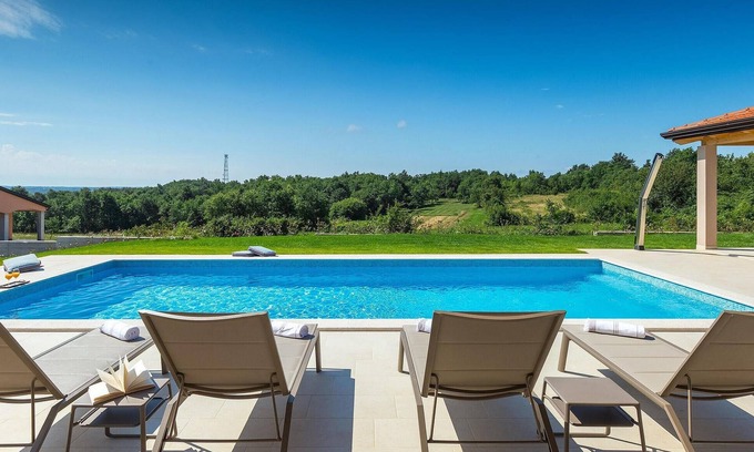 Tinjan House | Awesome home in Jakovici