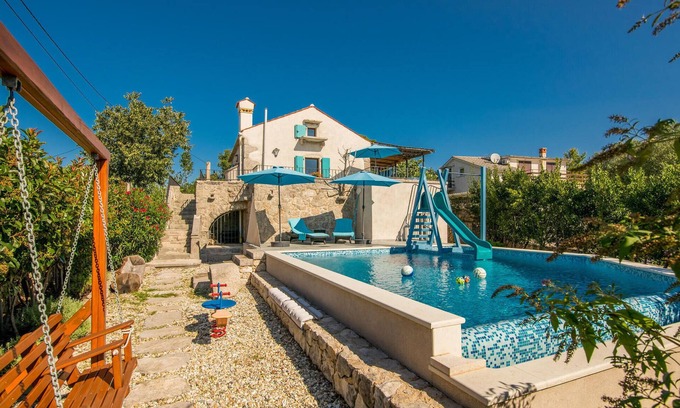 Kornic House | Awesome home in Kornic with kitchen