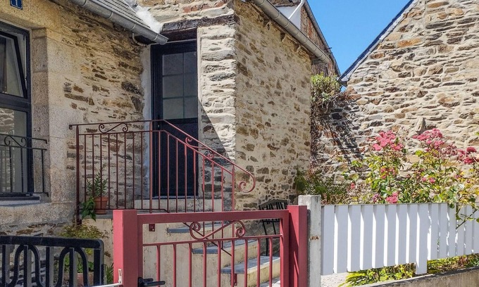 Brelevenez House | Awesome home in Lannion with WiFi
