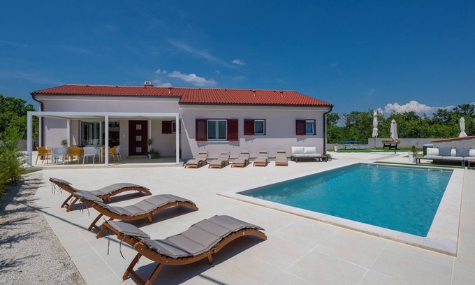 Mali Vareski House | Awesome home in Mali Vareski