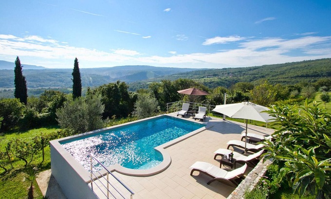 Pican House | Awesome home in Pican